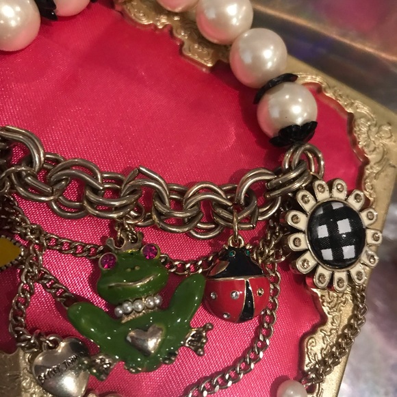 Betsey Johnson pearl frog prince daisy flower crystal charm bracelet vintage